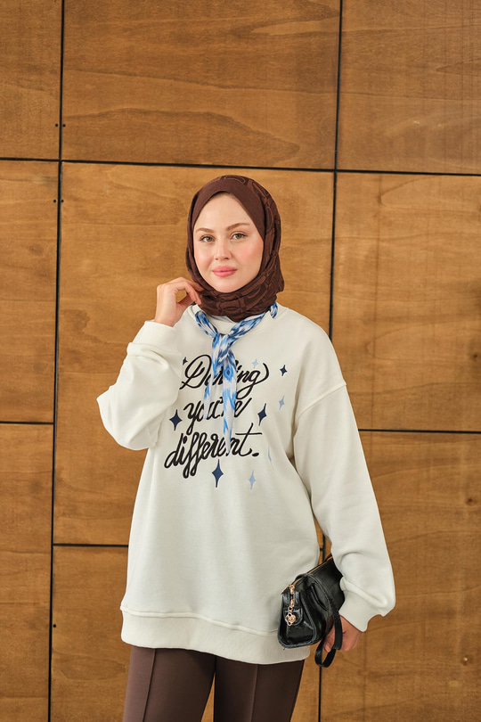 Fular Detay Yazı Nakışlı Sweat Beyaz