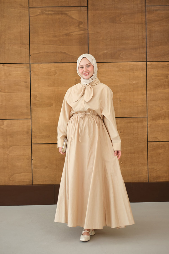 Fular Yaka Gömlekli Takım Krem