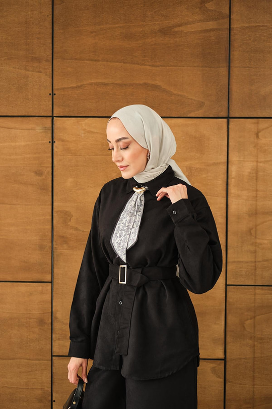 Fularlı Gömlekli Takım Siyah