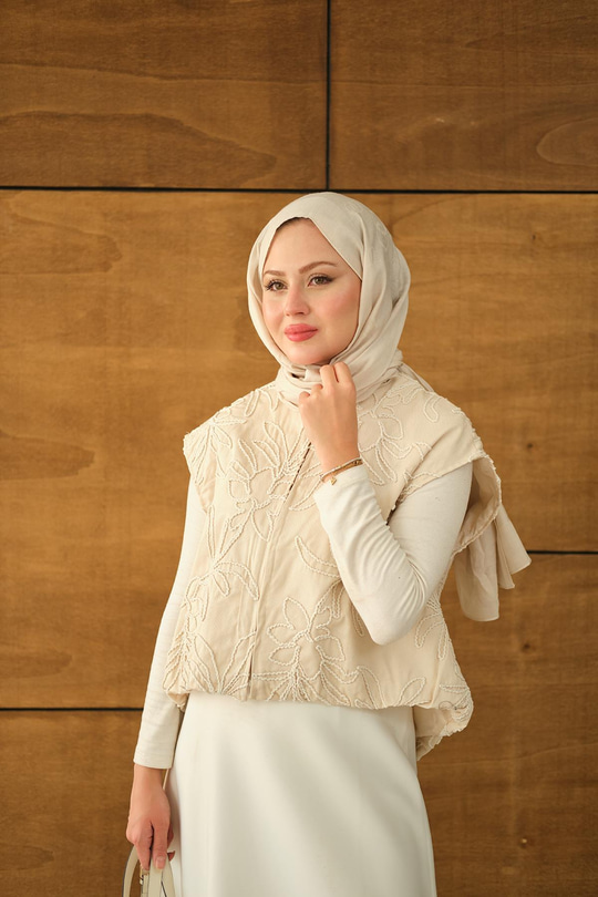 Gabardin Nakışlı Kısa Yelek Ekru