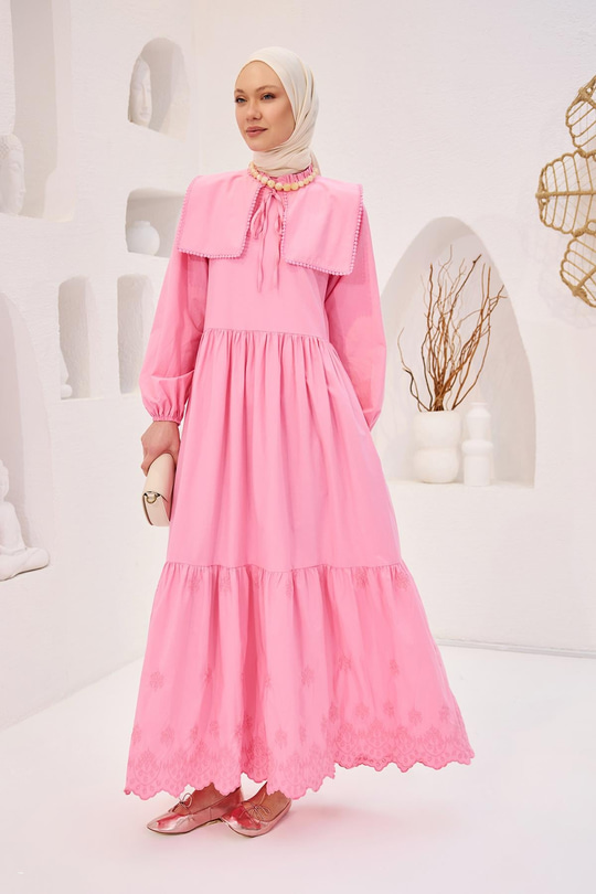 Gemici Yaka Brode Detaylı Elbise Pembe