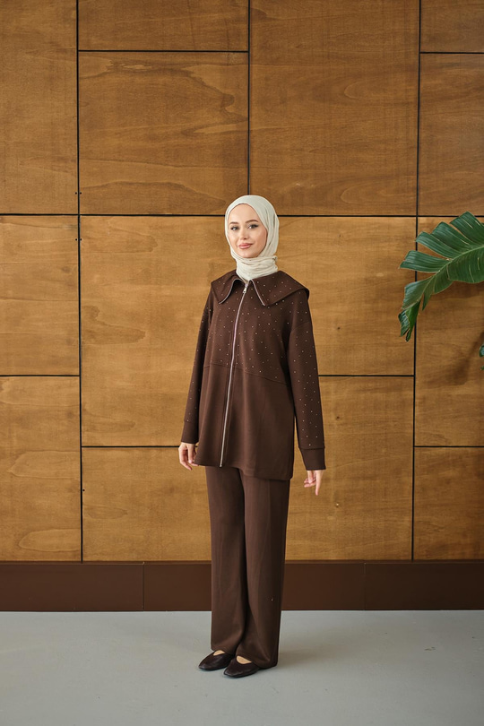 Gemici Yaka Taşlı Takım Kahverengi