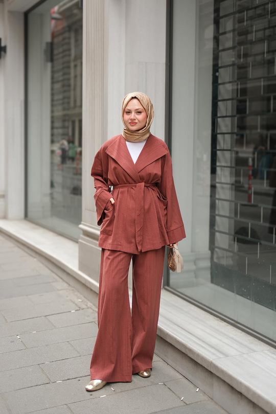 Geniş Yakalı Takım Kiremit