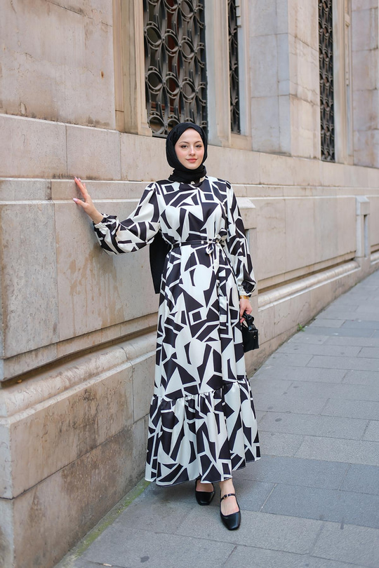 Geometrik Desen Saten Elbise Siyah