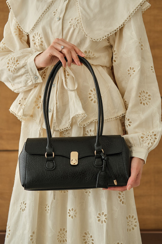 Gold Detay Geniş Çanta Siyah