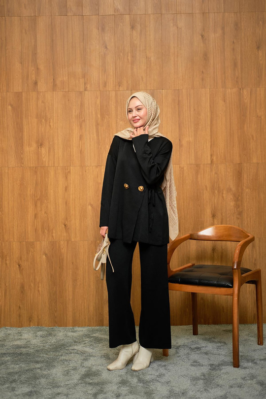 Gold Düğme Detay Takım Siyah