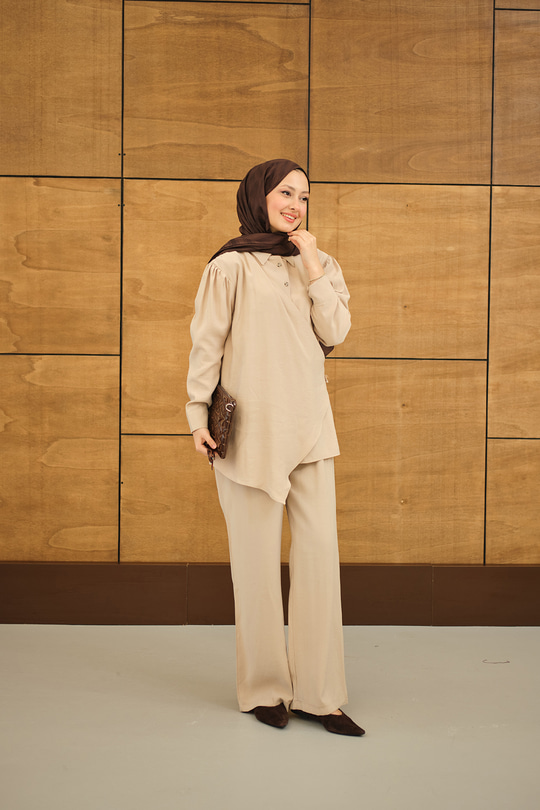 Gold Düğme Detaylı Pantolonlu Modal Takım Vizon