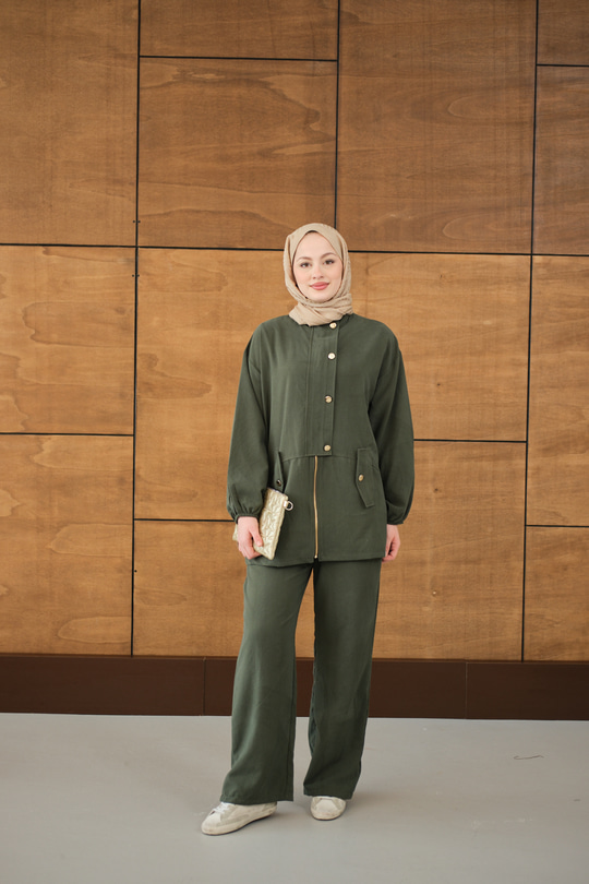 Gold Düğmeli Çift Cepli Fermuarlı Takım Yeşil