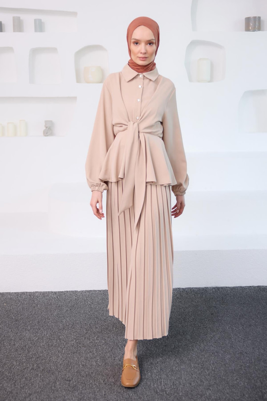 Gömleği Bağlama Detaylı Takım Krem