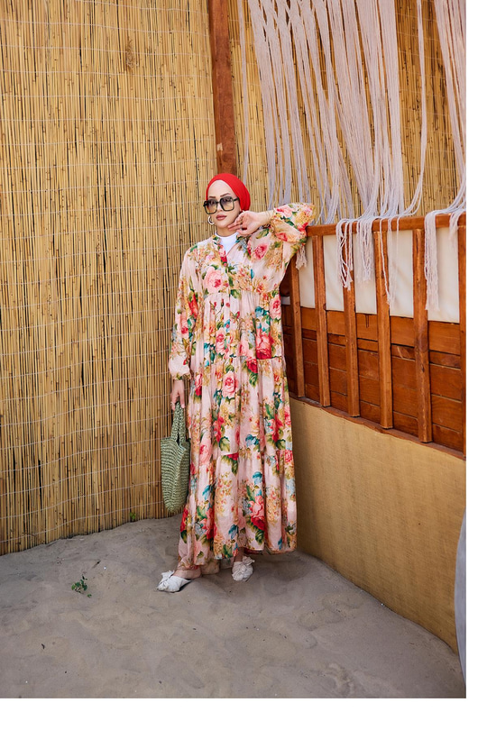 Gül Desenli Elbise Nar Çiçeği