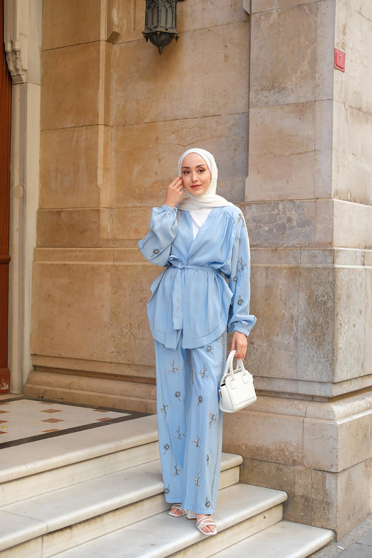 İşlemeli Kemerli Takım Açık Mavi
