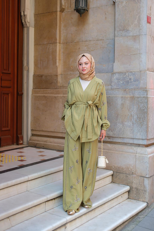 İşlemeli Kemerli Takım Yeşil