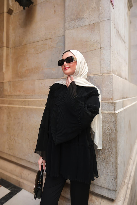 Kat Kat Fırfırlı Şifon Bluz  Siyah