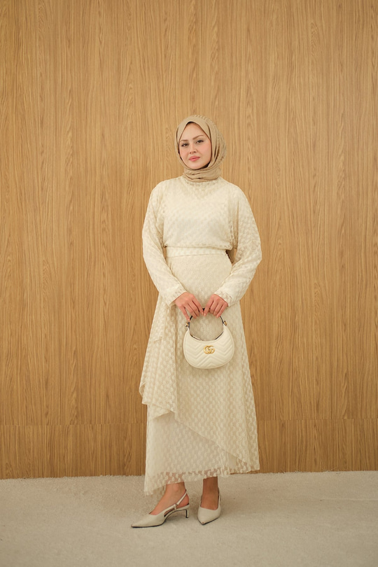 Kendinden Desenli Etekli Takım Krem