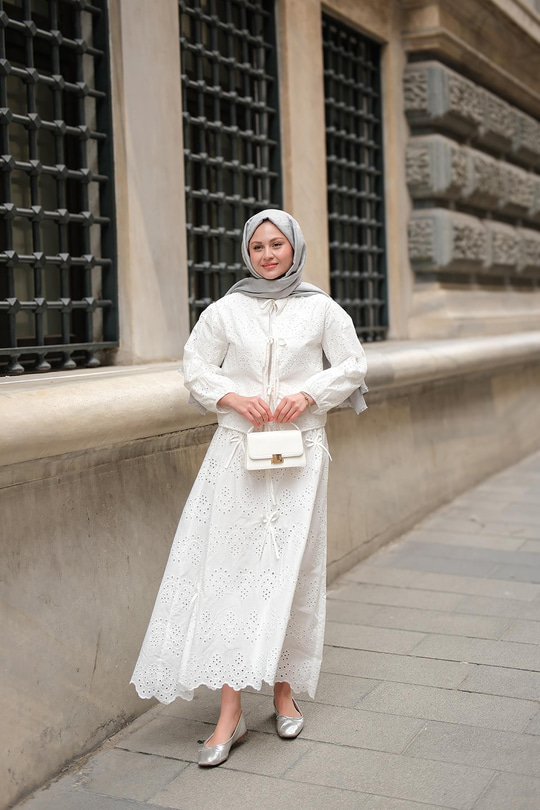 Kendinden Desenli Taş Detaylı Takım Beyaz