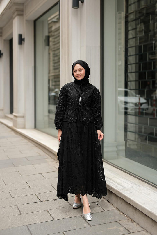 Kendinden Desenli Taş Detaylı Takım Siyah