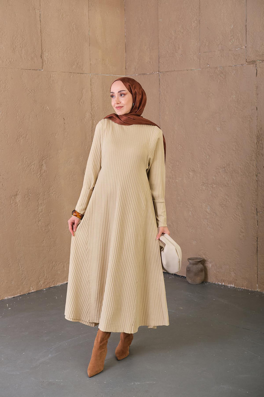 Kendinden Desenli Triko Elbise Krem