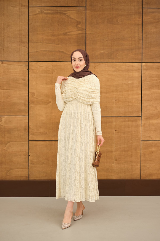 Kendinden Desenli Tül Detay Beli Lastikli Elbise Krem