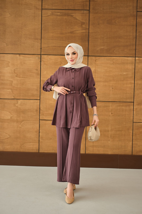 Kendinden Kemer Geçirme Detaylı Gömlek Yaka Takım Mürdüm