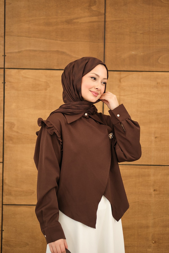 Kol Büzgülü Broş Detay Gömlek Kahverengi