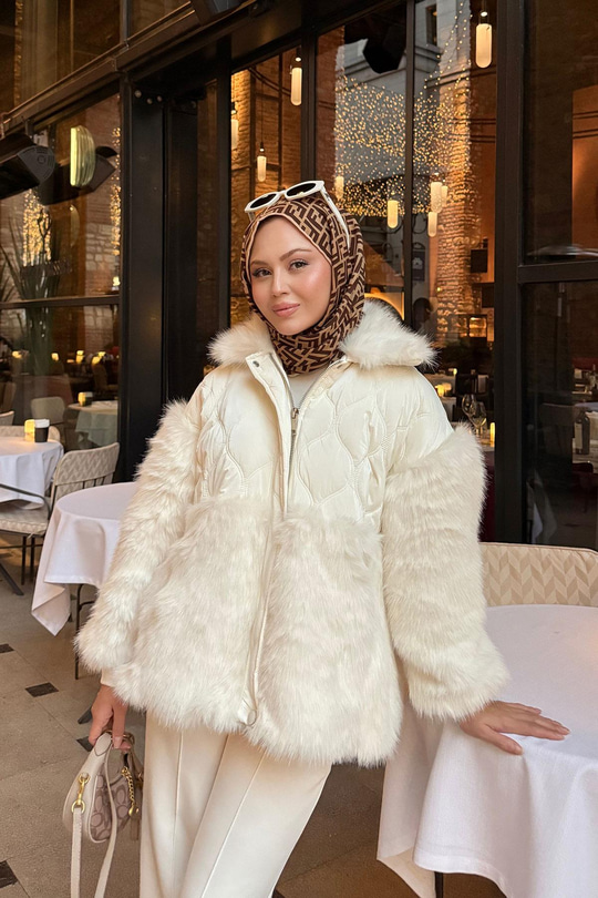 Kolları Peluş Detay Mont Beyaz