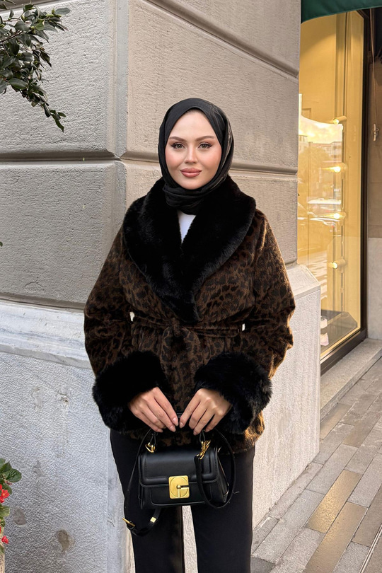 Kürk Yaka Leoparlı Kaban Siyah