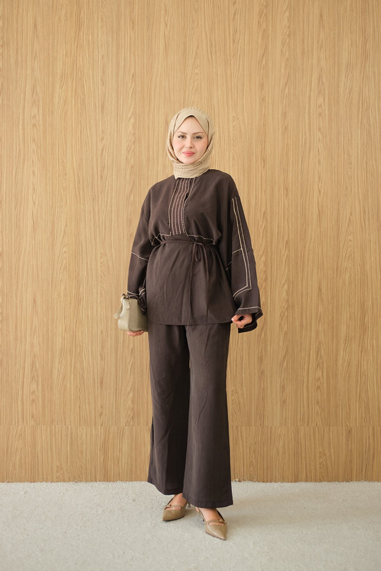 Nakış Detay Bel Bağlamalı Takım Kahverengi