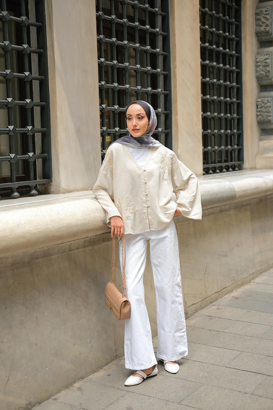 Nakış Detay V Yaka Gömlek Krem