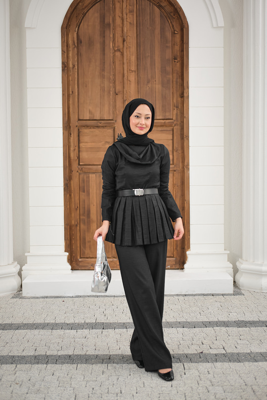 Omuz Atkılı Beli Pileli Kemerli Takım Siyah