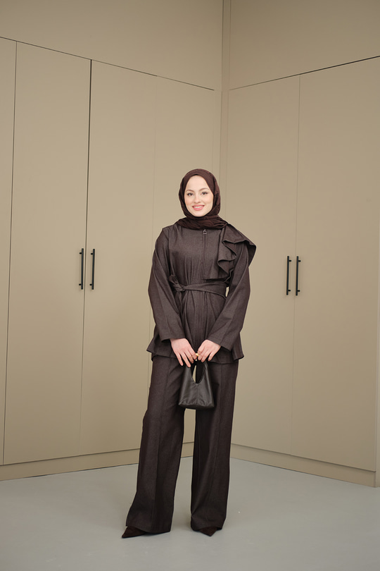 Omuz Büzgü Detaylı Fermuarlı Bel Bağlamalı Takım Kahverengi