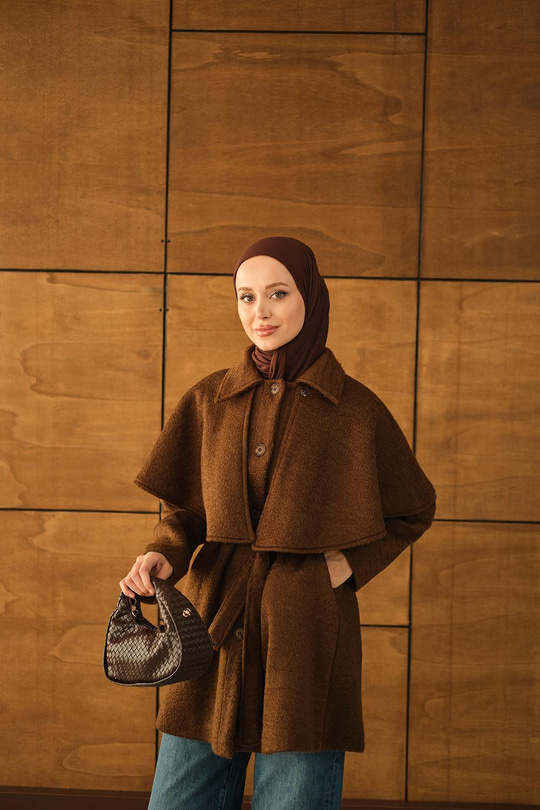 Omuz Pelerinli Peluş Kaşe Kaban Kahverengi