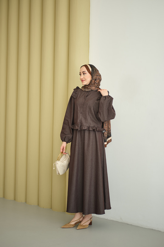 Omuzları Ve Beli Fırfır Detaylı Etekli Takım Kahverengi