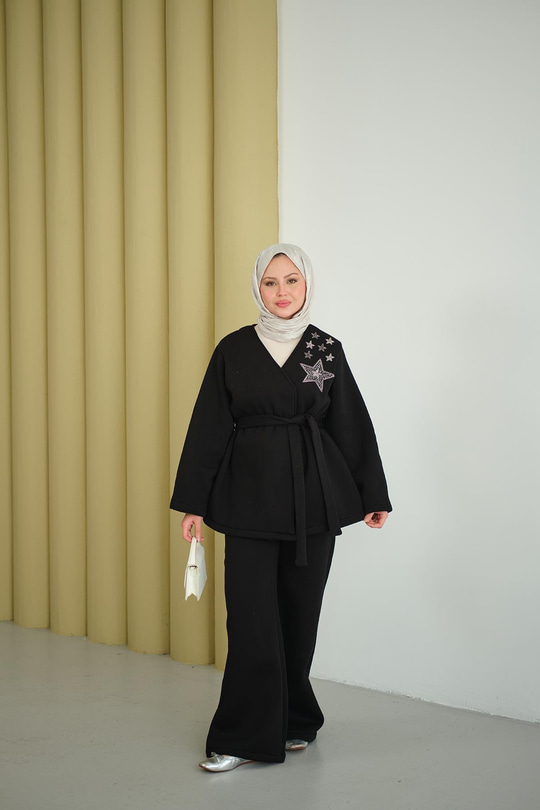 Omzu Yıldız Detaylı Bel Bağlamalı Takım Siyah