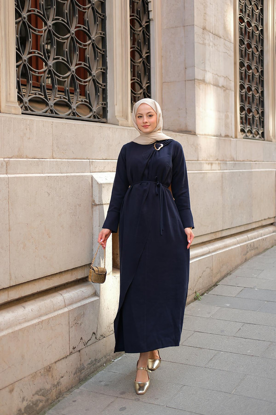 Ön Broş Detaylı Elbise Lacivert