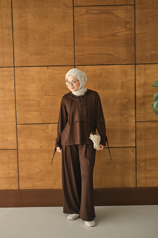 Önü Çapraz İp Detay Takım Kahverengi