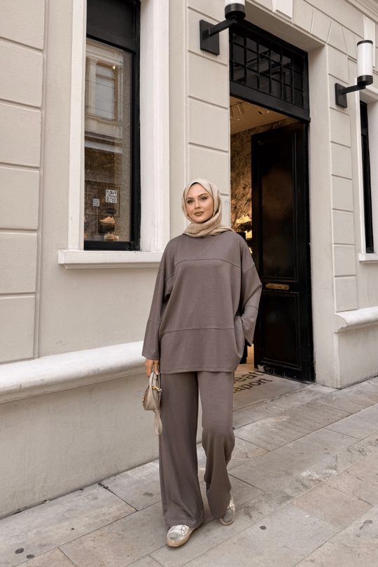 Önü Çima Detay Takım Sütlü Kahve