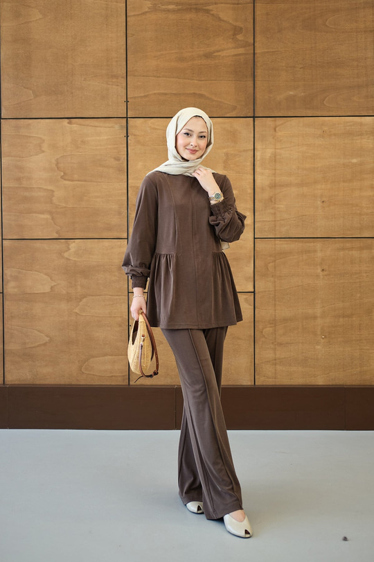 Önü Çima Ve Büzgü Detay İkili Takım Kahverengi