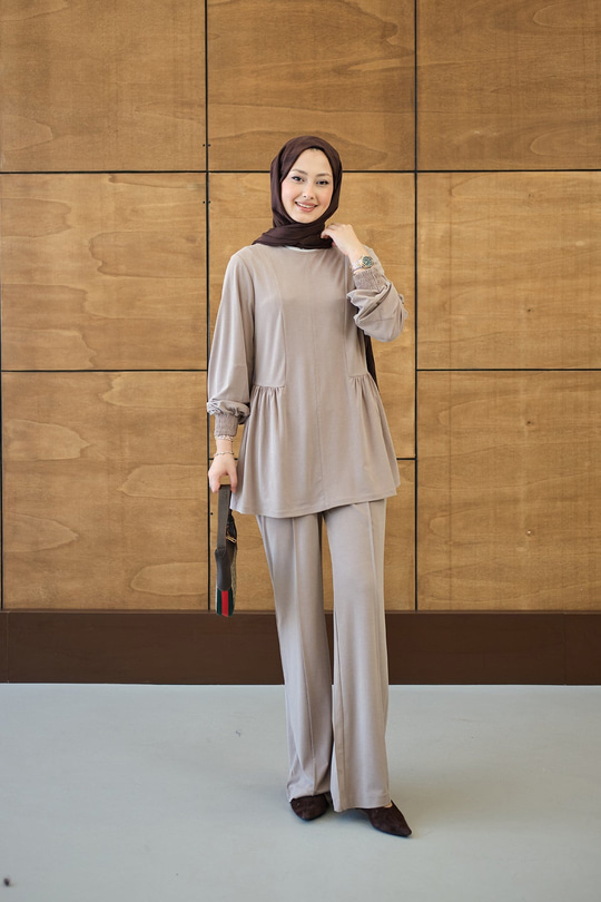 Önü Çima Ve Büzgü Detay İkili Takım Vizon