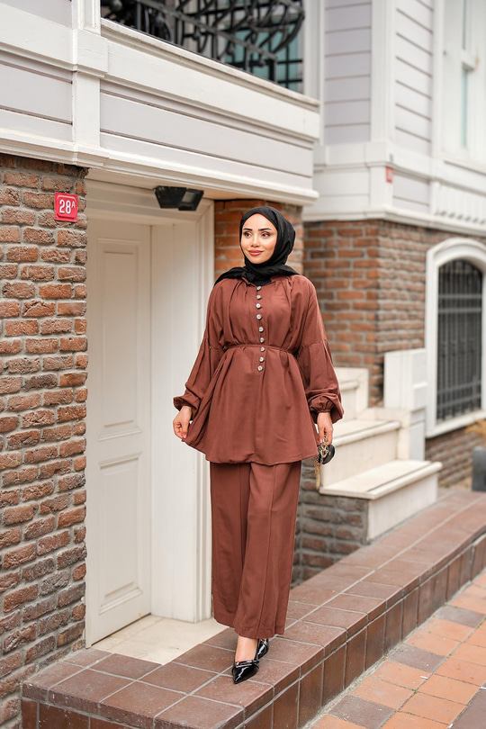 Önü Düğme Detaylı İkili Takım Kahverengi