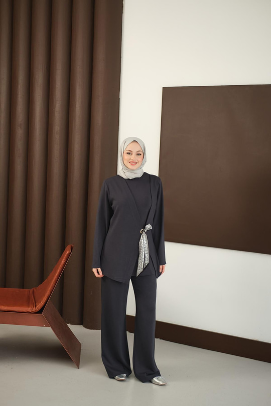 Önü Fular Detay Takım Füme