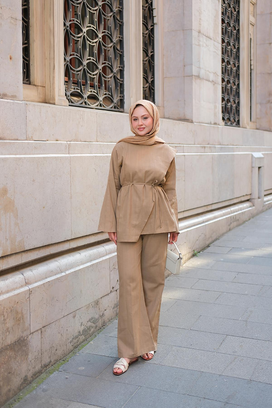 Önü Parça Detaylı Takım Vizon