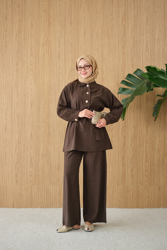 Önü Pat Düğme Detay Gömlek Yaka Takım Kahverengi