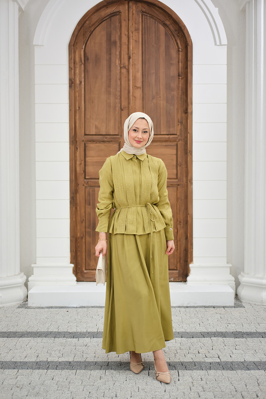 Önü Taş Detay Gizli Düğmeli Bel Bağlamalı Etekli Takım Yağ Yeşil