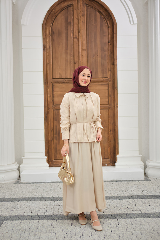 Önü Taş Detay Gizli Düğmeli Bel Bağlamalı Etekli Takım Krem