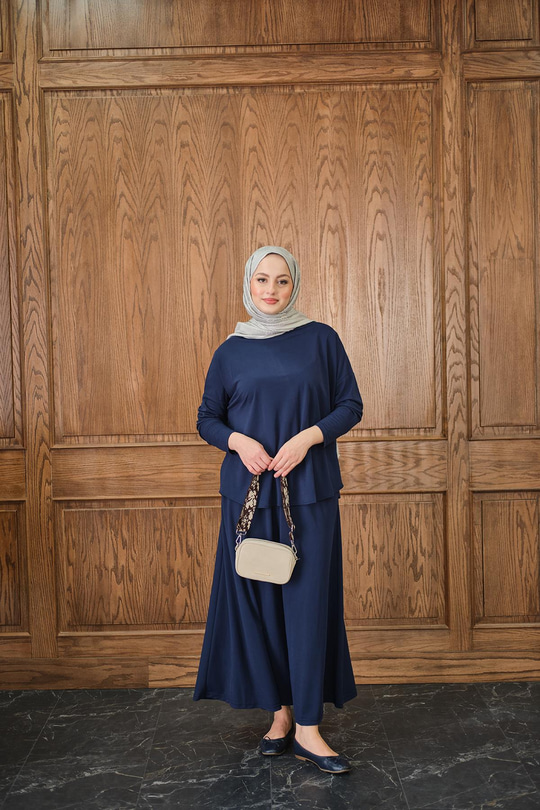 Oval Kesim Takım Lacivert