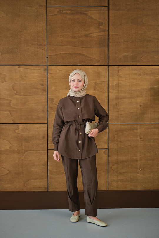 Parça Detaylı Beli Tünelli Takım Kahverengi