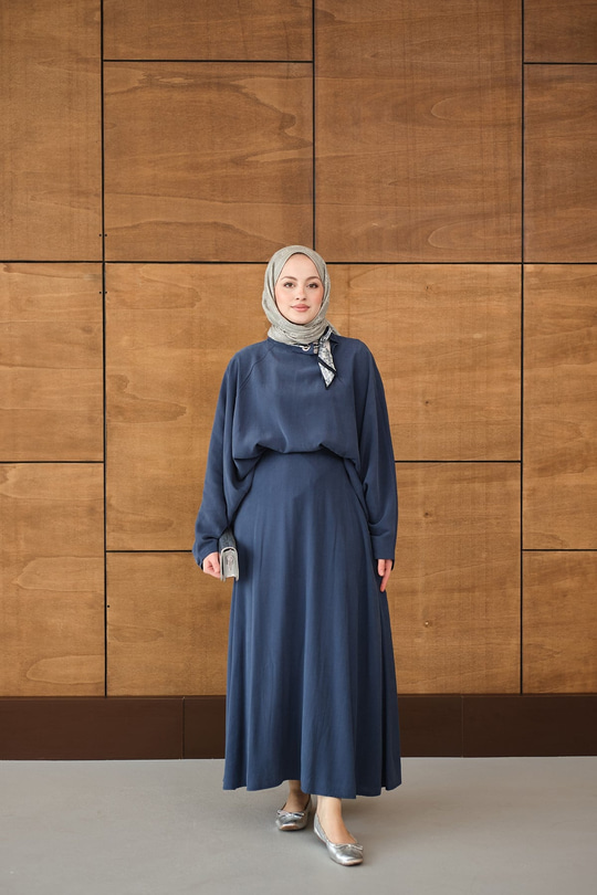 Pelerin Kol Yandan Fular Detaylı Takım Lacivert