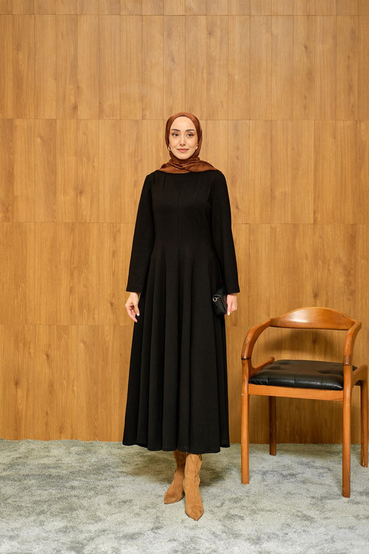 Pile Dikiş Detay Elbise Siyah