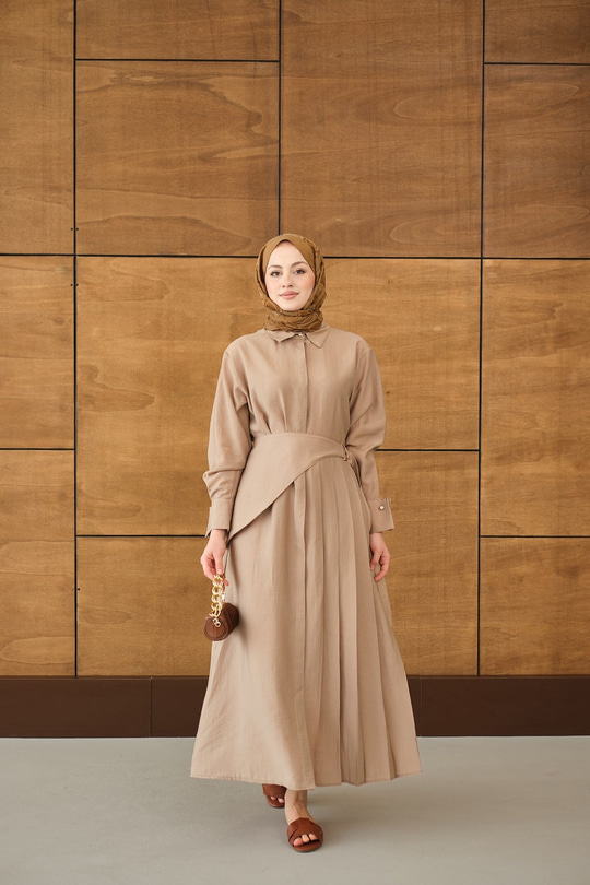 Pileli Kemer Bağlamalı Boydan Düğmeli Elbise Krem