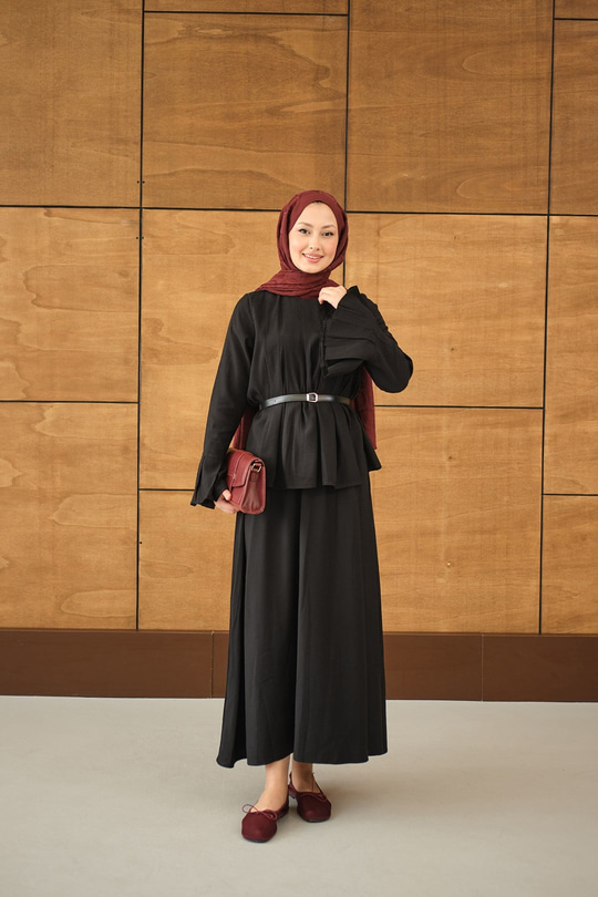 Pileli Kemer Bağlamalı Etekli Takım Siyah